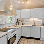 بيت للعطل 3 Bedroom Stunning In